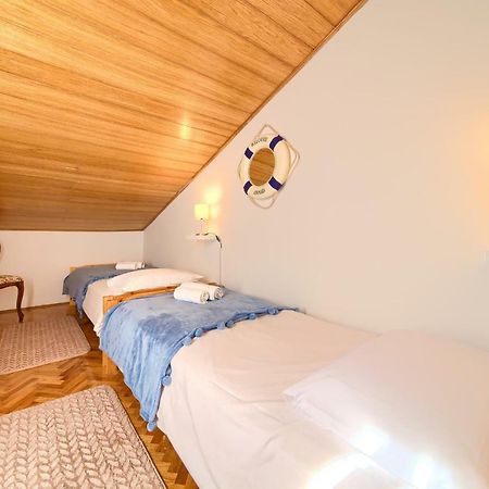 Apartment Galerija By El-Pi Tours Njivice Εξωτερικό φωτογραφία