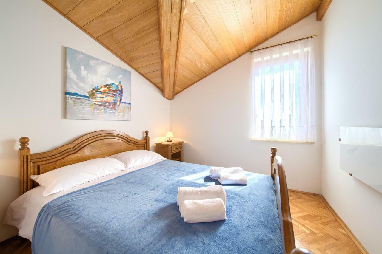 Apartment Galerija By El-Pi Tours Njivice Εξωτερικό φωτογραφία