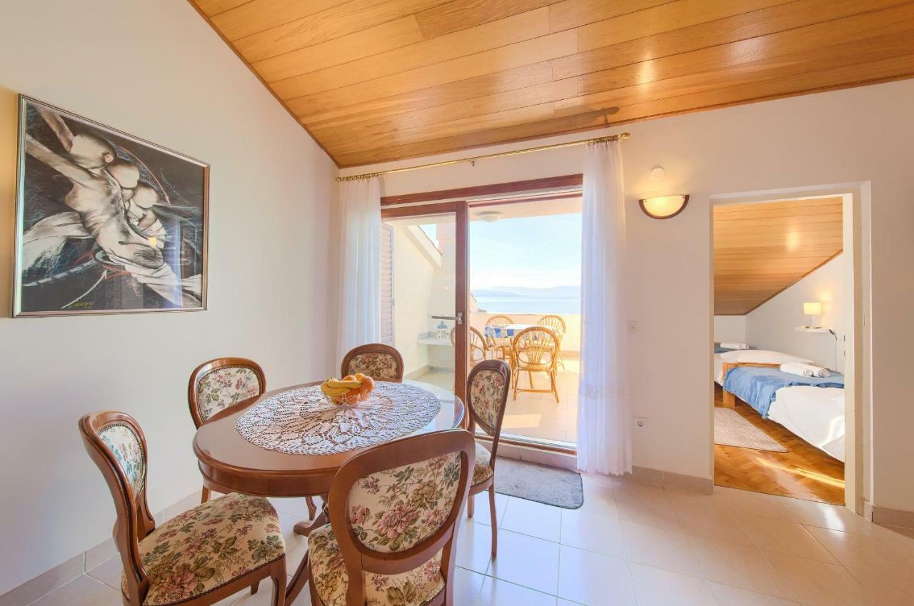 Apartment Galerija By El-Pi Tours Njivice Εξωτερικό φωτογραφία