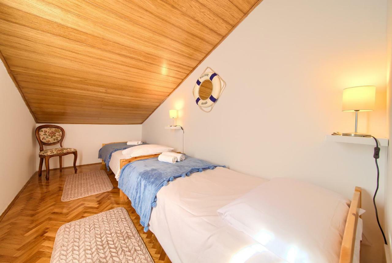 Apartment Galerija By El-Pi Tours Njivice Εξωτερικό φωτογραφία